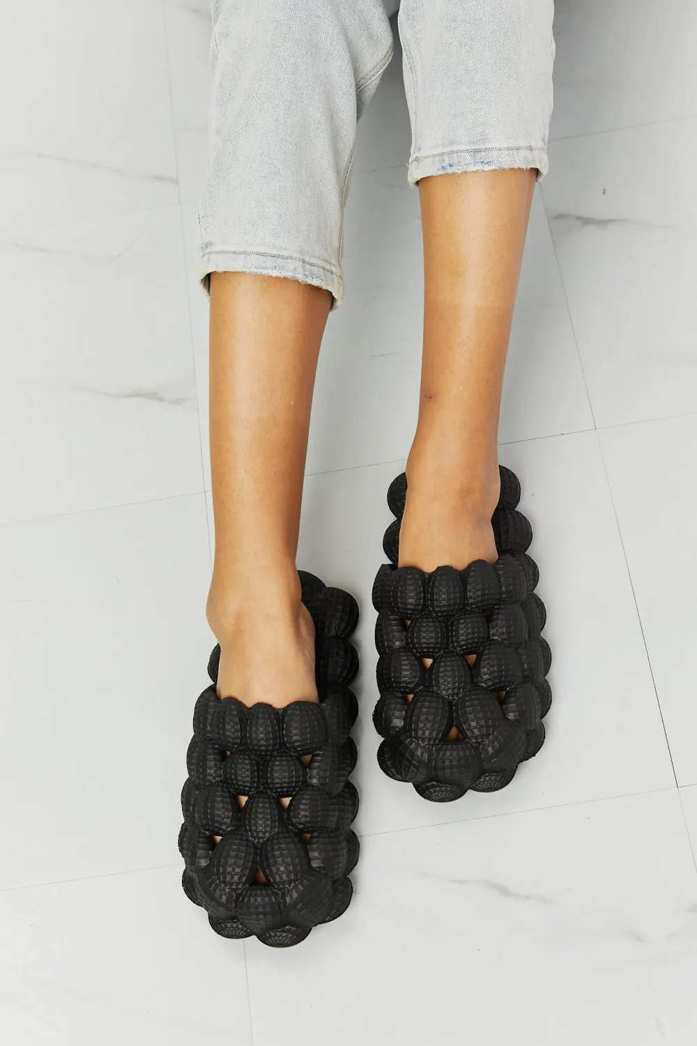 Bubble Slipper Slides in Black