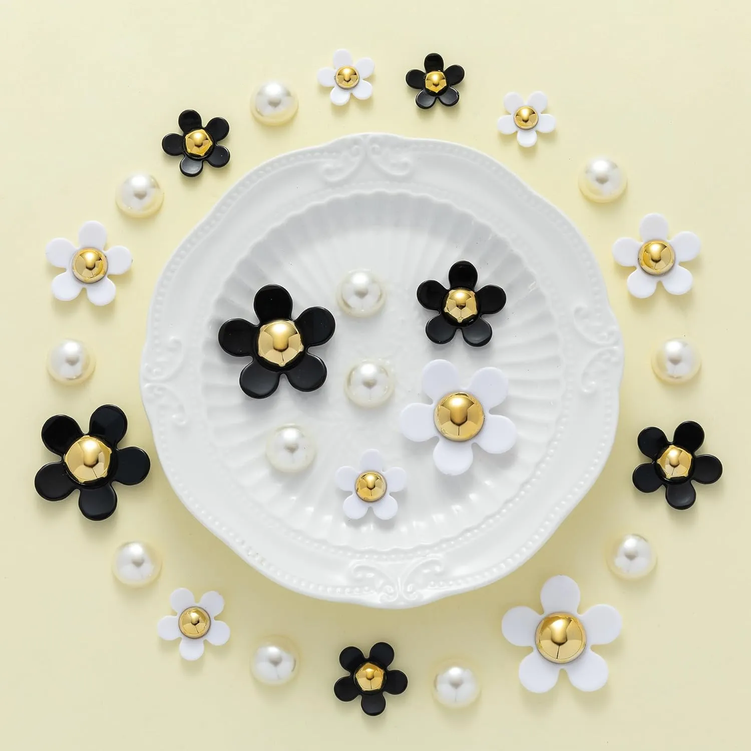 Flower Shoe Charms for Clog Sandals Bracelets Accessories Decoration, Summer Cute Daisy Pearl Shoes Charm for Adults Women Birthday Party Favor